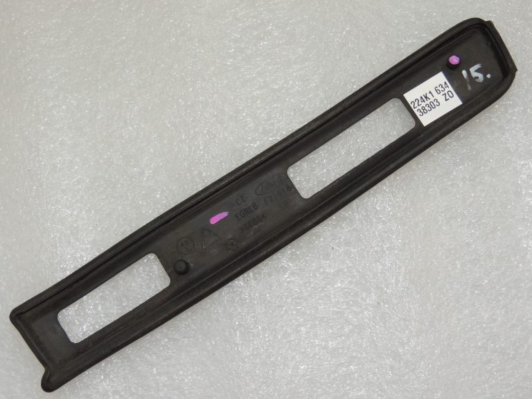 Ford Kuga I C394 Jumta līstes vāka blīvējums aizmugurējais kreisais 1675359 8V41551A51AC