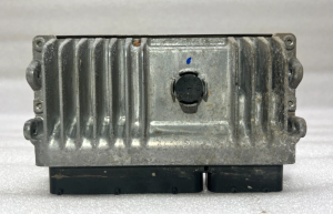 Toyota Yaris P13 original engine control unit 896610u140