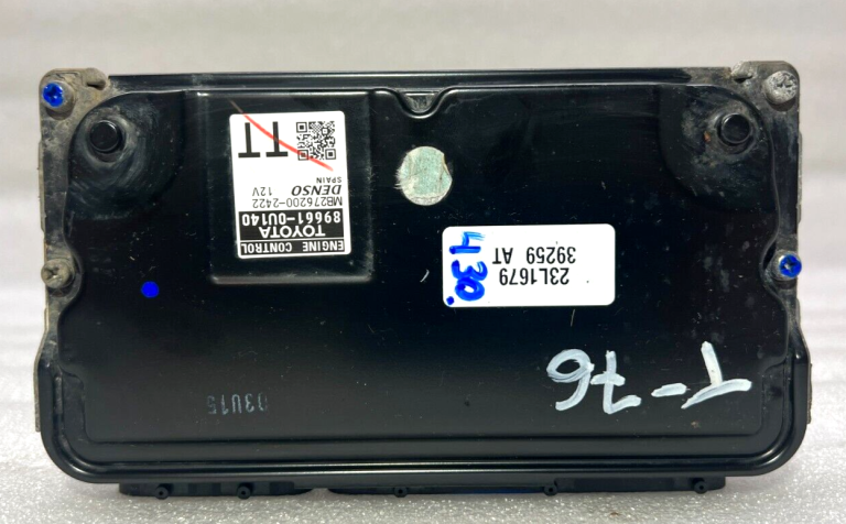 Toyota Yaris P13 oriģināls motora vadības bloks 896610u140
