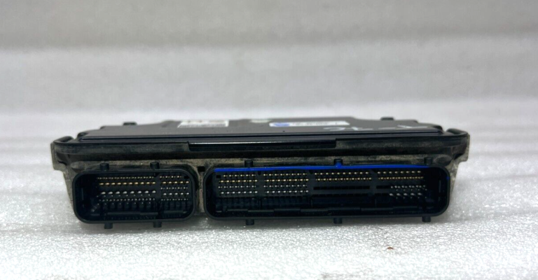 Toyota Yaris P13 oriģināls motora vadības bloks 896610u140