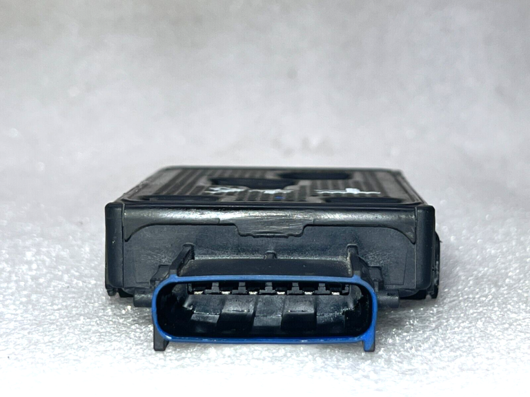 Toyota Yaris P13 oriģinālais degvielas sūkņa vadības modulis 8957134070