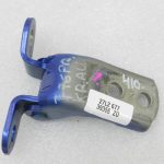 Toyota Yaris P13 Durvju eņģe priekšējā kreisā augšējā 8X2 687200D091