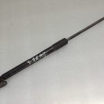 Toyota Yaris P13 Kreisā bagāžnieka gāzes atspere 689600D170