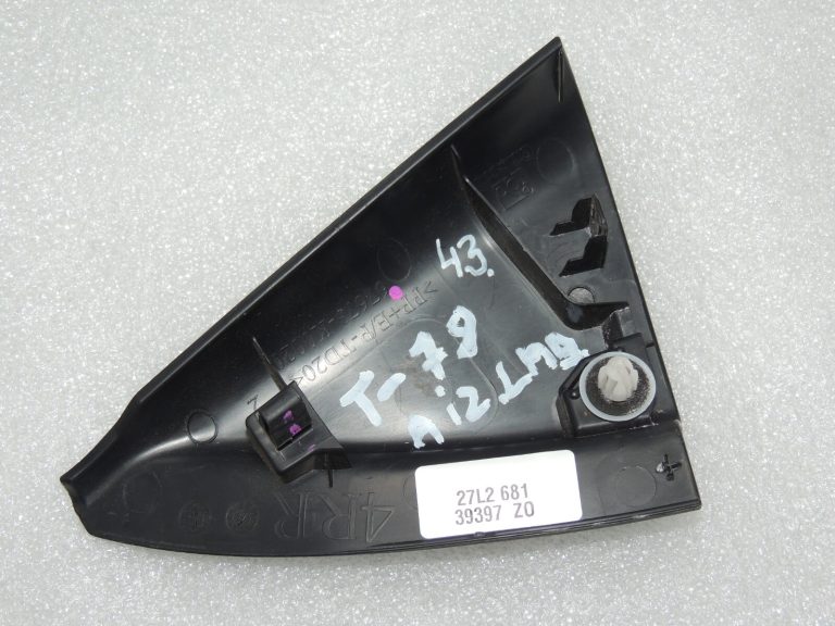 Toyota Yaris P13 Durvju līstes aizmugurējā labā 67673K0020