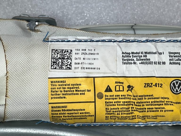 VW Golf Mk6 oriģināls sānu paneļi Variant labajā pusē pasažiera pusē 1K9880742E