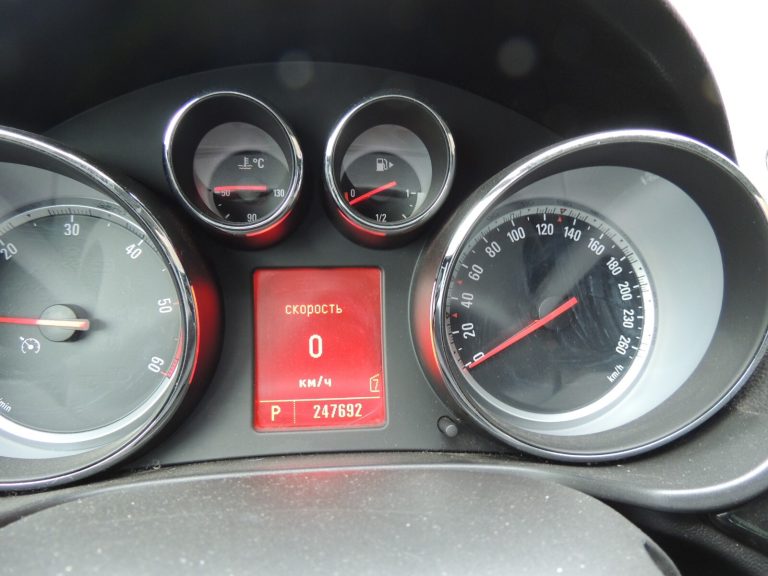 Opel Insignia A instrumentu klastera spidometrs 13333353
