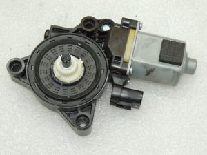 KIA Sportage QL Logu motors Aizmugurējā loga motors pa labi 83460F1000
