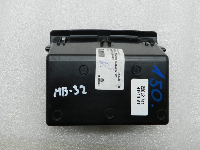 Mercedes C-klases W205 C63 aizmugurējās centrālās konsoles nodalījums A2056800491