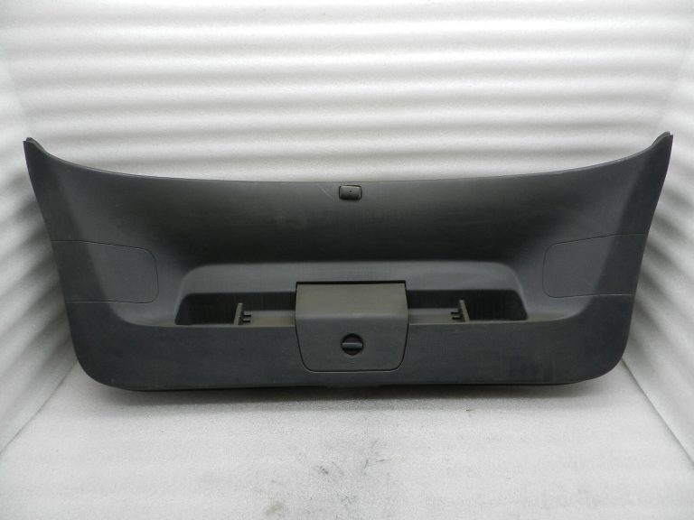 VW Golf 7 oriģinālais aizmugurējo durvju apšuvums