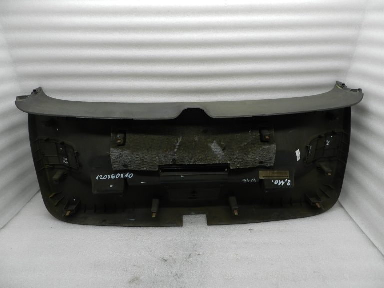 VW Golf 7 oriģinālais aizmugurējo durvju apšuvums