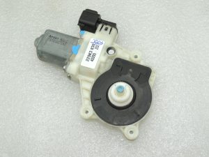 Ford Focus III Logu regulatora motors aizmugurējais kreisais 1870554 6CP1-14553-K3C