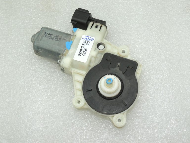 Ford Focus III Logu regulatora motors aizmugurējais kreisais 1870554 6CP1-14553-K3C