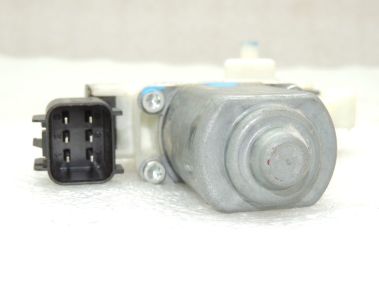 Ford Focus III Logu regulatora motors aizmugurējais kreisais 1870554 6CP1-14553-K3C