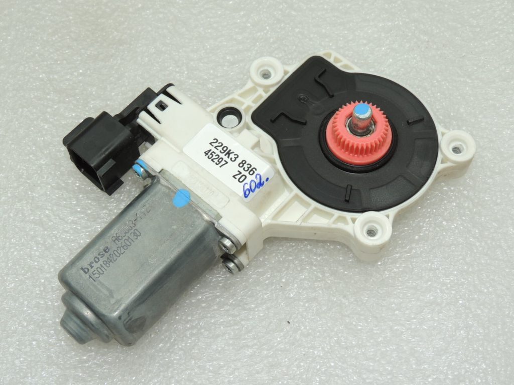 Ford Focus III Logu regulatora motors priekšējais labais 1869993 6CP1-14553-L3C