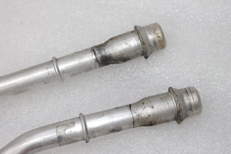 OEM Alfa Romeo Giulietta 940 salona apsildes siltummaiņa cauruļu pāris 77365577