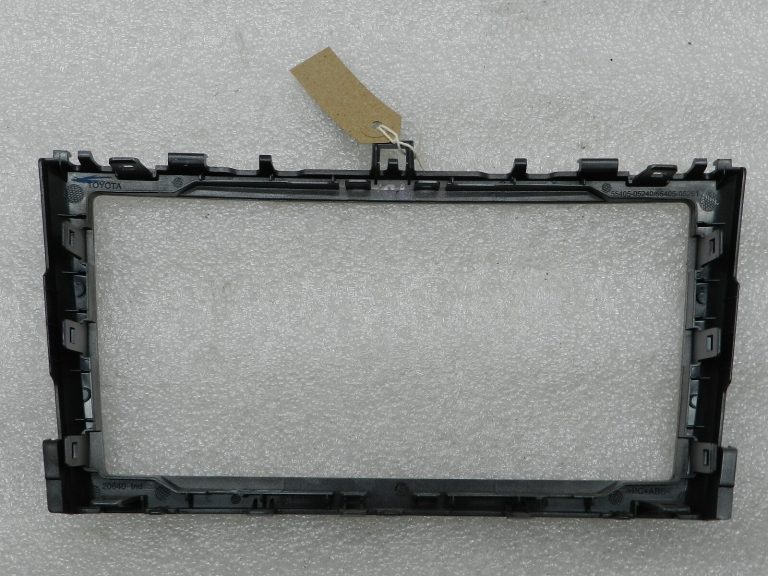 Toyota Avensis T27 oriģināls radio navigācijas panelis 5567005160