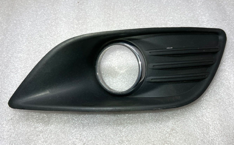 Ford Focus II miglas lukturu režģa rāmja pārsegs pa labi 8m51-19952-ae