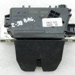 Opel Zafira B oriģinālā aizmugurējo durvju slēdzene 13188851