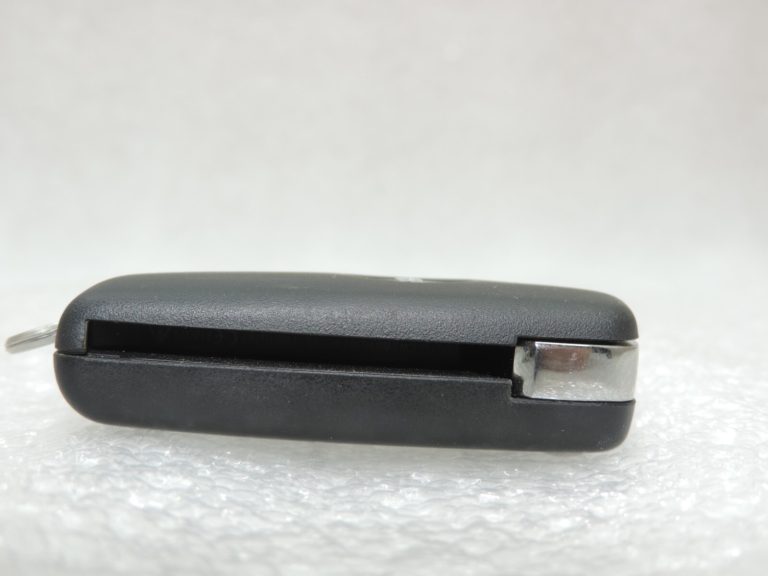 Oriģinālā Nissan Qashqai II (J11) radio atslēgas tālvadības pults KĀ JAUNA – 10Tkm