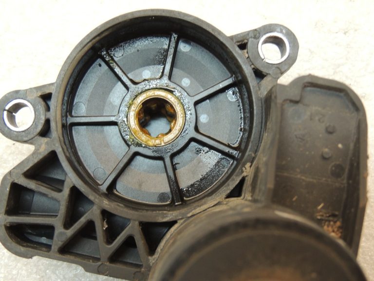 Škoda Superb III 3V 4×4 rokas bremzes servomotors, labais 3Q0615406J 3Q0998281A