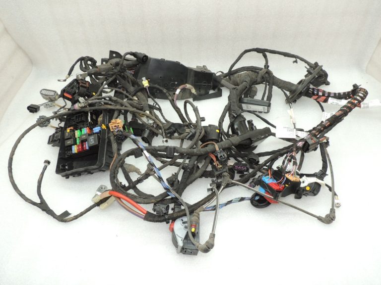 OEM Seat Cupra Leon KL8 1.5TSIC motora instalācija ar defektu