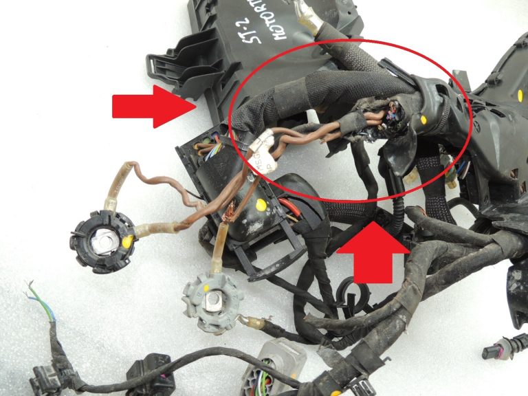 OEM Seat Cupra Leon KL8 1.5TSIC motora instalācija ar defektu