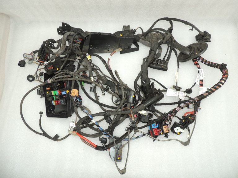 OEM Seat Cupra Leon KL8 1.5TSIC motora instalācija ar defektu