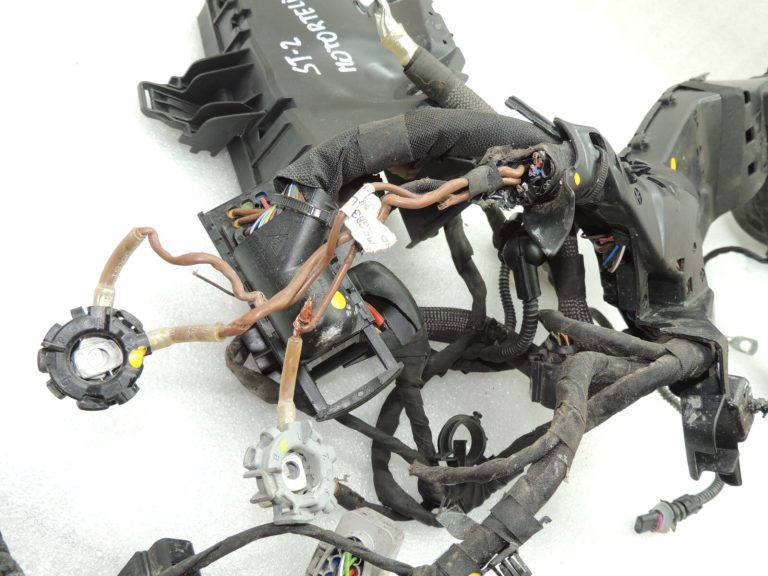 OEM Seat Cupra Leon KL8 1.5TSIC motora instalācija ar defektu