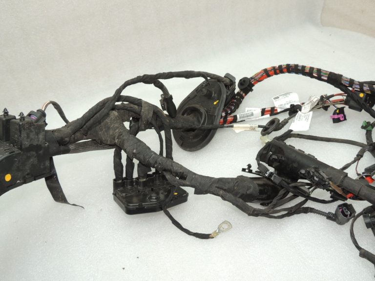 OEM Seat Cupra Leon KL8 1.5TSIC motora instalācija ar defektu