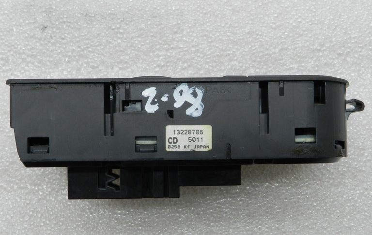Opel Zafira B oriģinālais elektrisko logu slēdzis 13228706