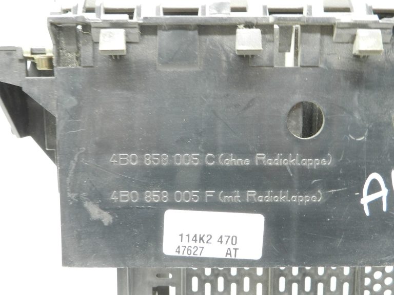 Audi A6 oriģināls centrālās konsoles radio ligzda