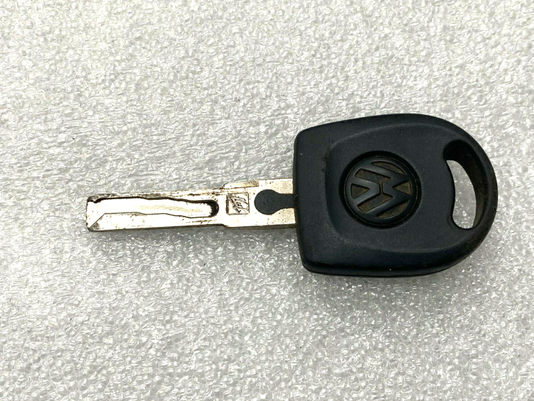 WV Audi aizdedzes slēdzene 4b0905851a
