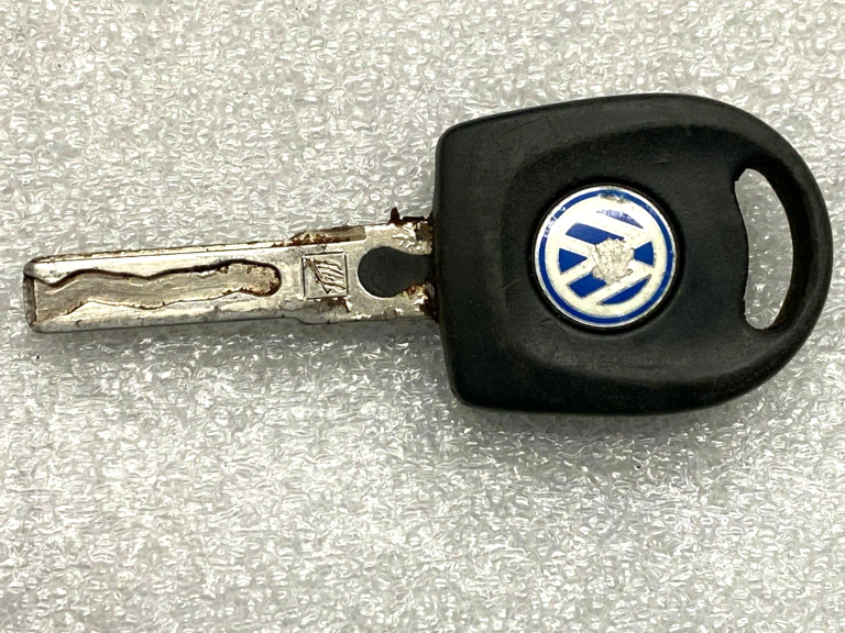 VW aizdedzes slēdzenes slēdzene ar atslēgu 4b0905851