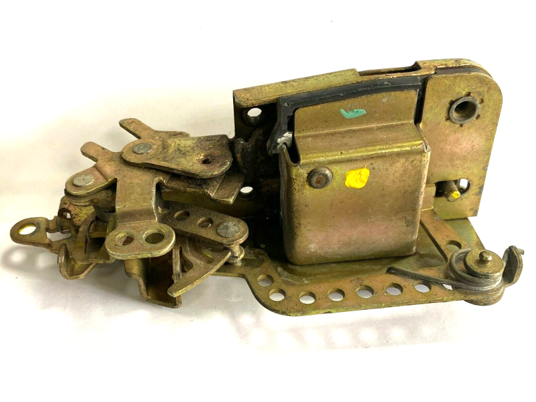 VW durvju slēdzenes slēdzene 701837015c