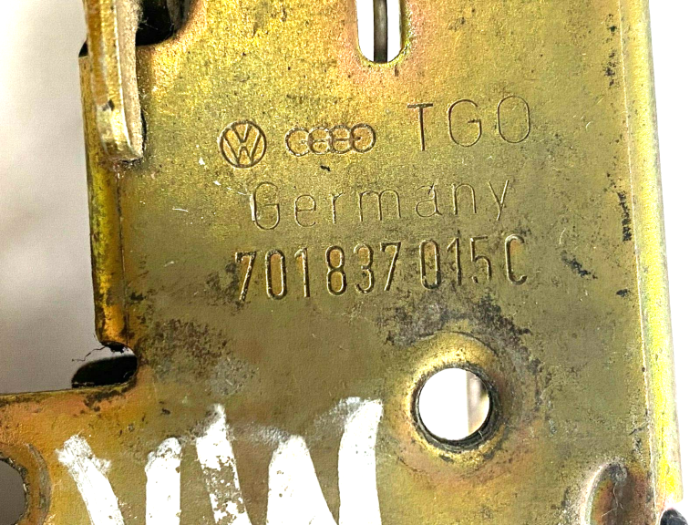 VW durvju slēdzenes slēdzene 701837015c