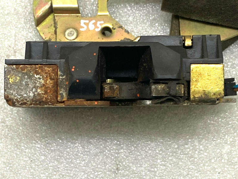 VW Audi Seat aizmugurējā servomotora slēdzene 0431c50ac
