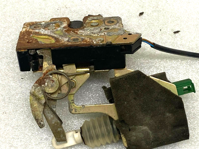VW Audi Seat aizmugurējā servomotora slēdzene 0431c50ac