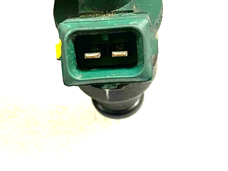 VW Audi Audi Seat degvielas iesmidzinātājs iesmidzinātājs 2.0 benzīns 85KW 037906031aa