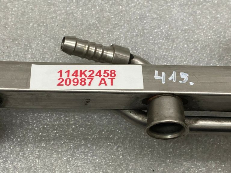 VW Audi degvielas iesmidzināšanas sliede 050133681a
