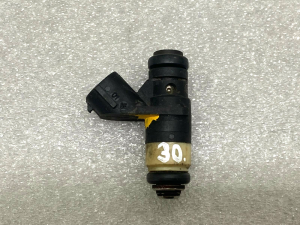 VW Audi Skoda degvielas iesmidzinātājs 1,4 benzīns 036906031m