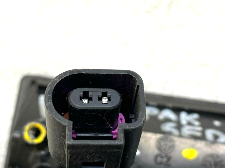 Oriģināls VW aizmugurējo durvju slēdzis 1j0827566