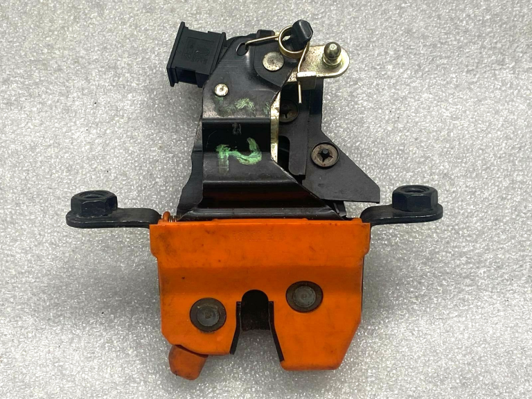 Skoda aizmugurējo durvju slēdzene 1u6827501c