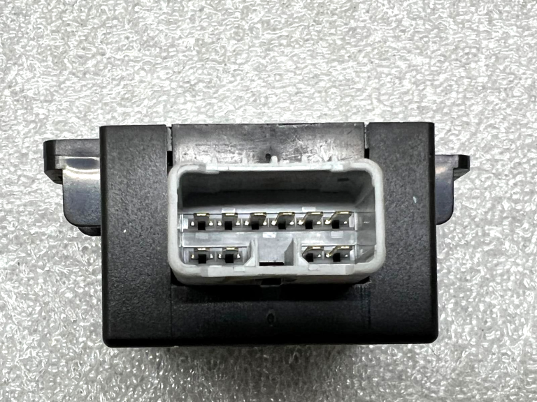 Opel Antara Chevrolet Captiva sēdekļu apsildes vadības bloks pa labi 96960007 4814185