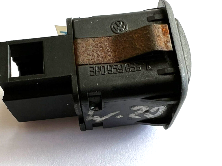 VW degvielas uzpildes vāka slēdzis 3b0959833