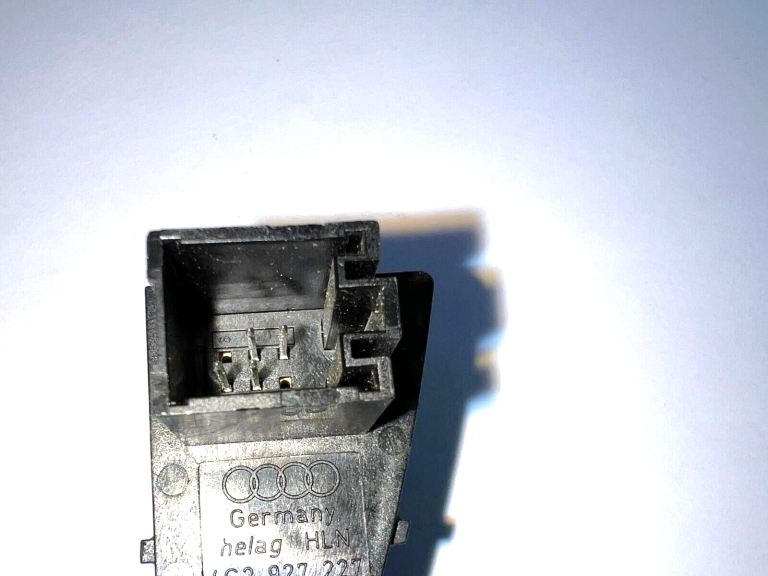 Audi kruīza kontroles slēdzis 4g2927227