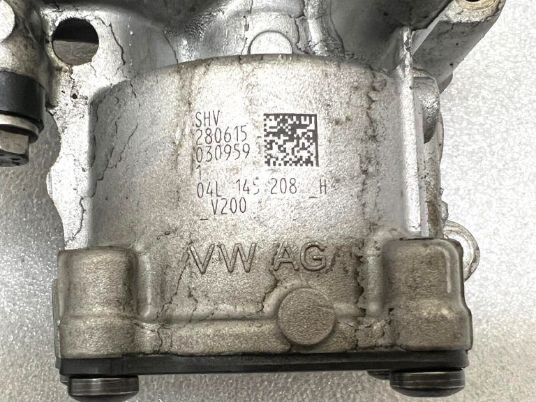 VW Golf Vll Eļļas sūknis 1.6 TDI 04l145208h