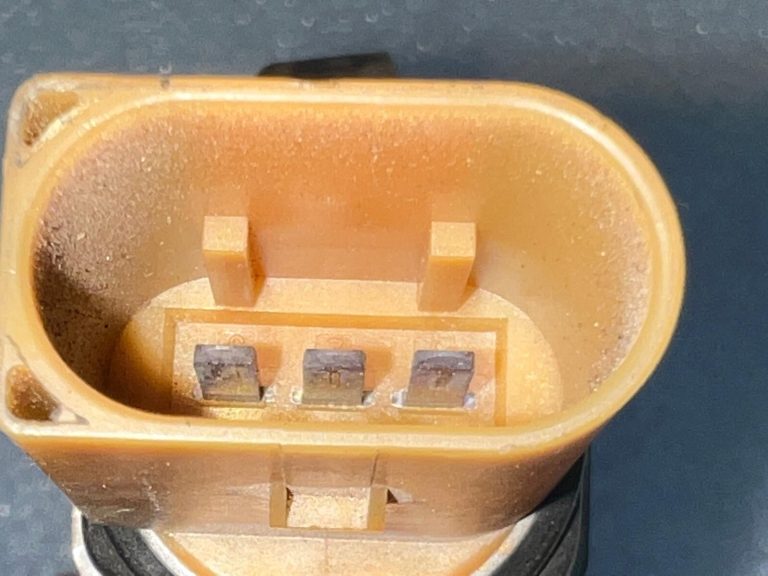 VW Passat 2.0TDI degvielas iesmidzināšanas sliedes spiediena sensors 03l089n 03L906051