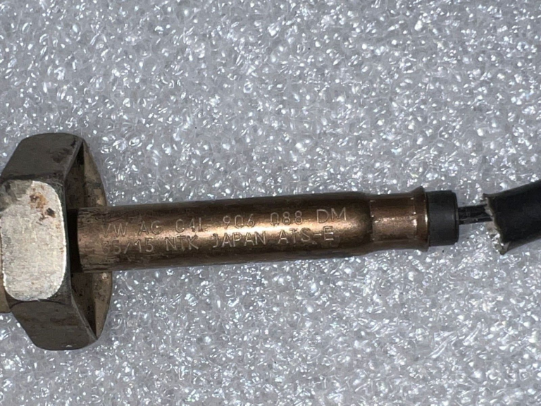 VW Skoda temperatūras sensors 04l906088dm