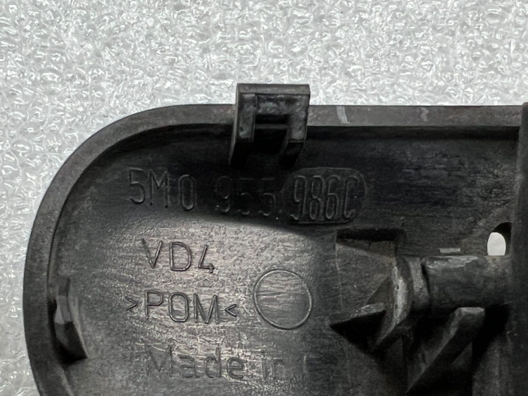 VW stikla tīrītāja ūdens sprausla smidzinātāja sprausla motora pārsegā 5m0955986c