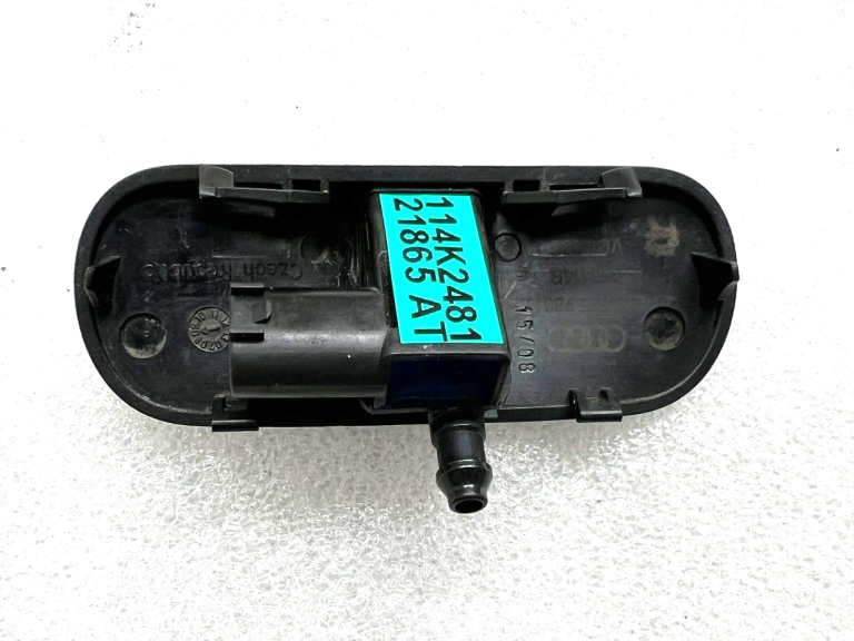Audi labās puses apsildāmā trīskāršā vējstikla mazgāšanas sprausla 8t0955988b